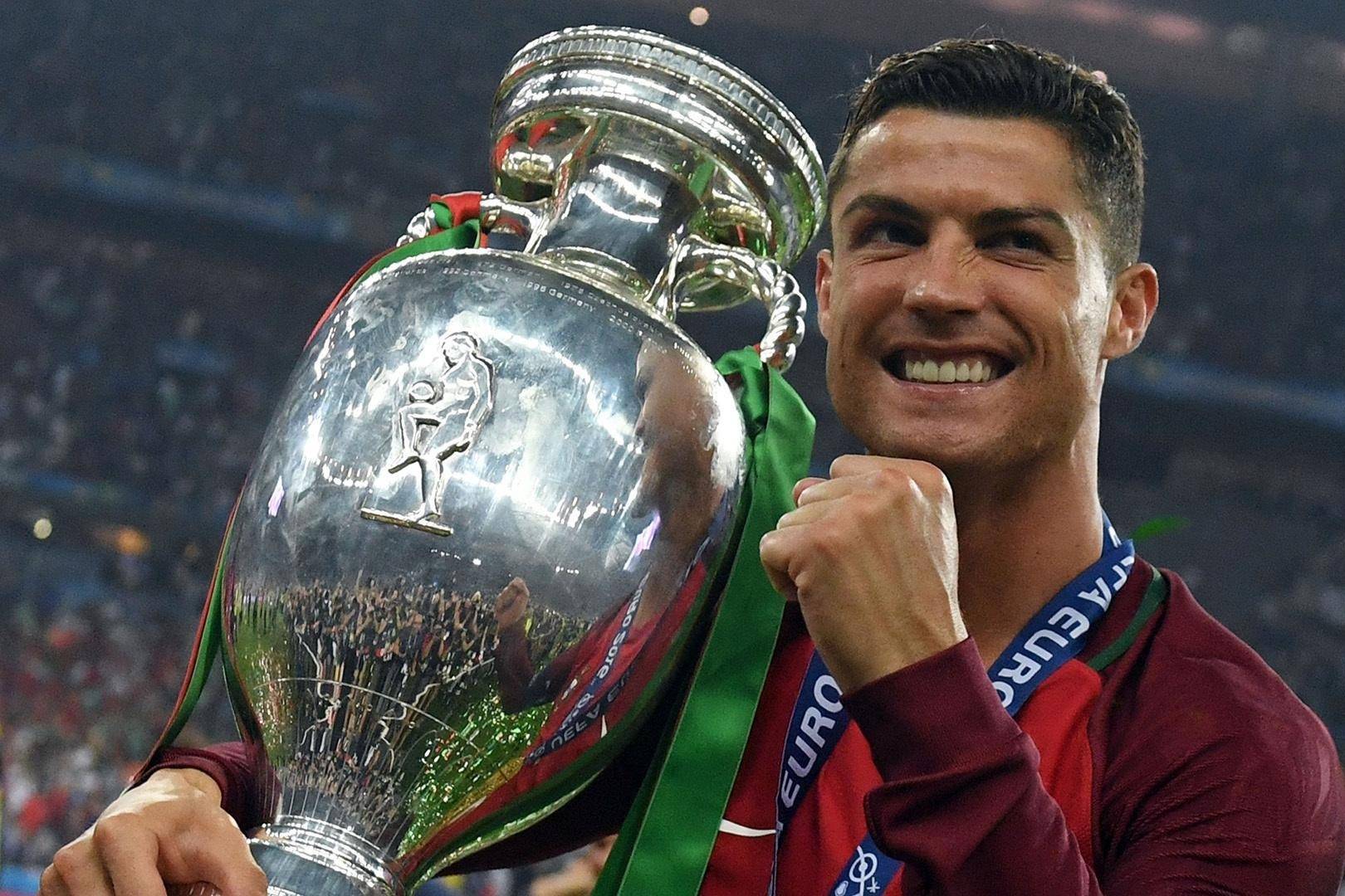 C罗回归赛场，败北首场状态亮眼，日本队观众沸腾！